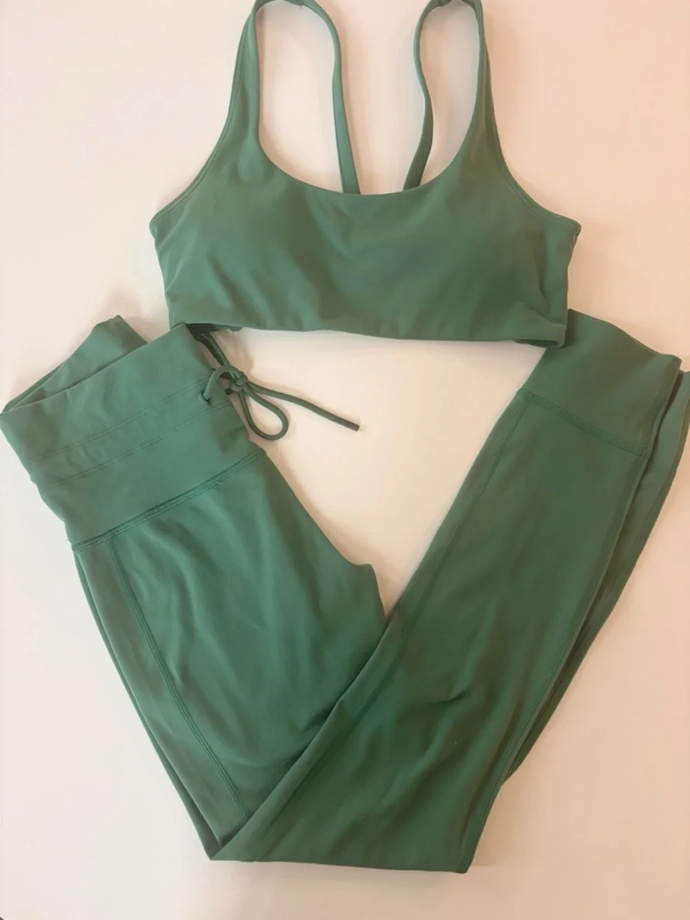Vuori Yosemite Bra + Leggings - Picture 6 of 13